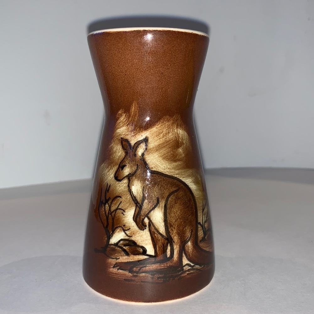 STUDIO ANNA AUSTRALIA HAND PAINTED VASE - Kangaroo